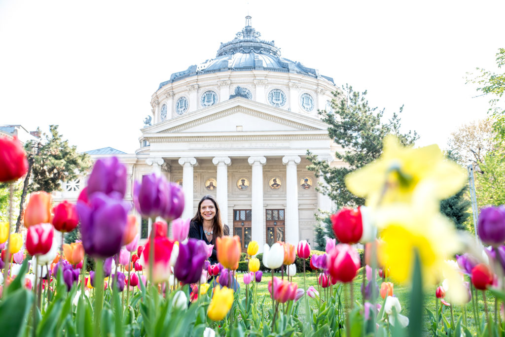 טיול בבוקרשט Flower garden at the Romanian Athenaeum (Ateneul Roman)